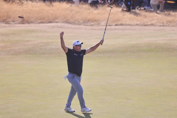 Fox birdies 18th to win Open Championship at Royal Birkdale